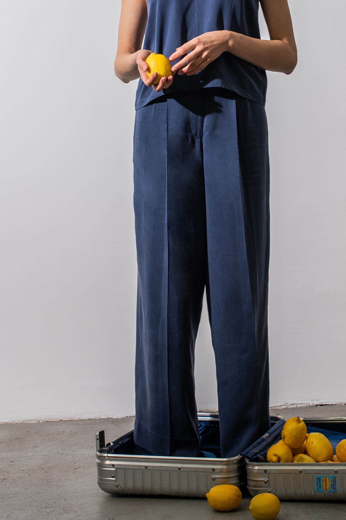 02/2 High Waisted Pants Navy detail - hello'ben store